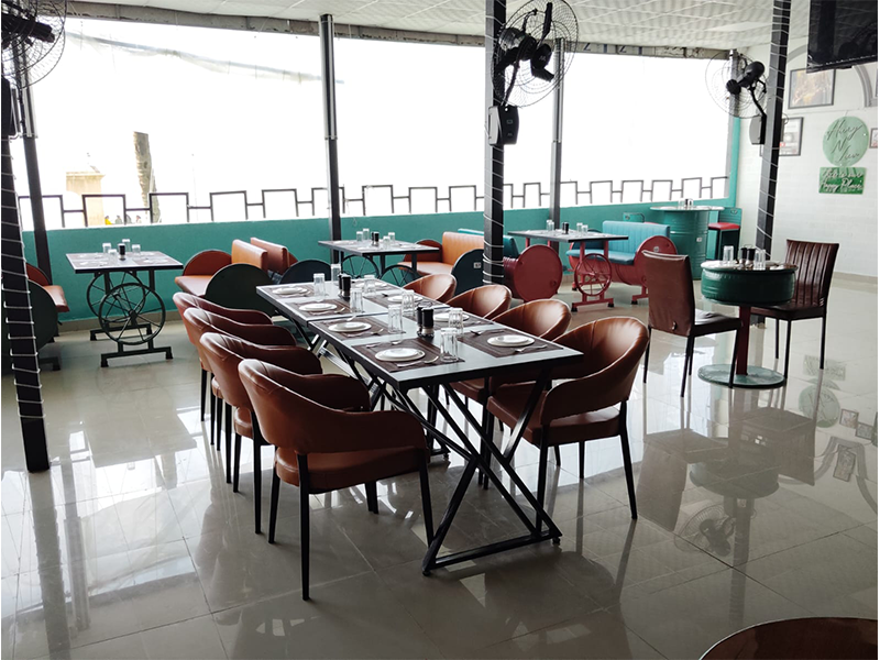 Hary 'N Lav - A Beachside Restaurant